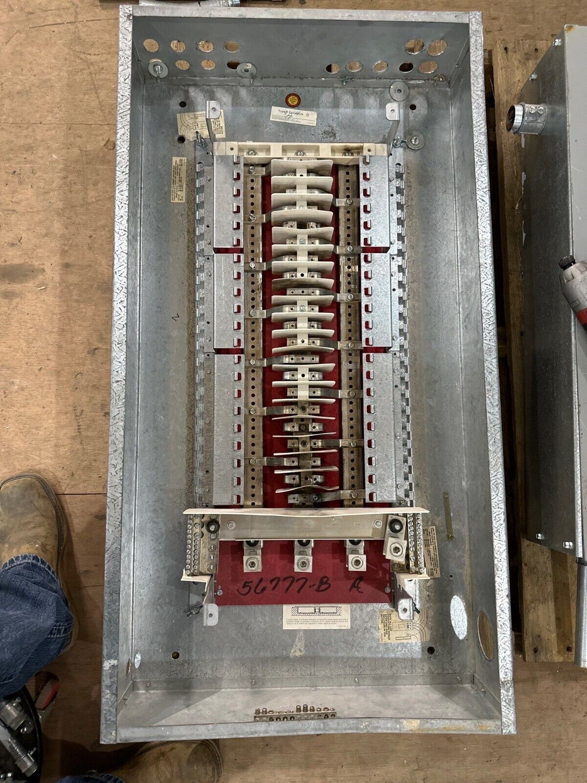 SIEMENS CDP-7 Panelboard 225A 480Y/277V 3PH 4W 42Cir MLO Main Lug 225 Amp P510 Used
