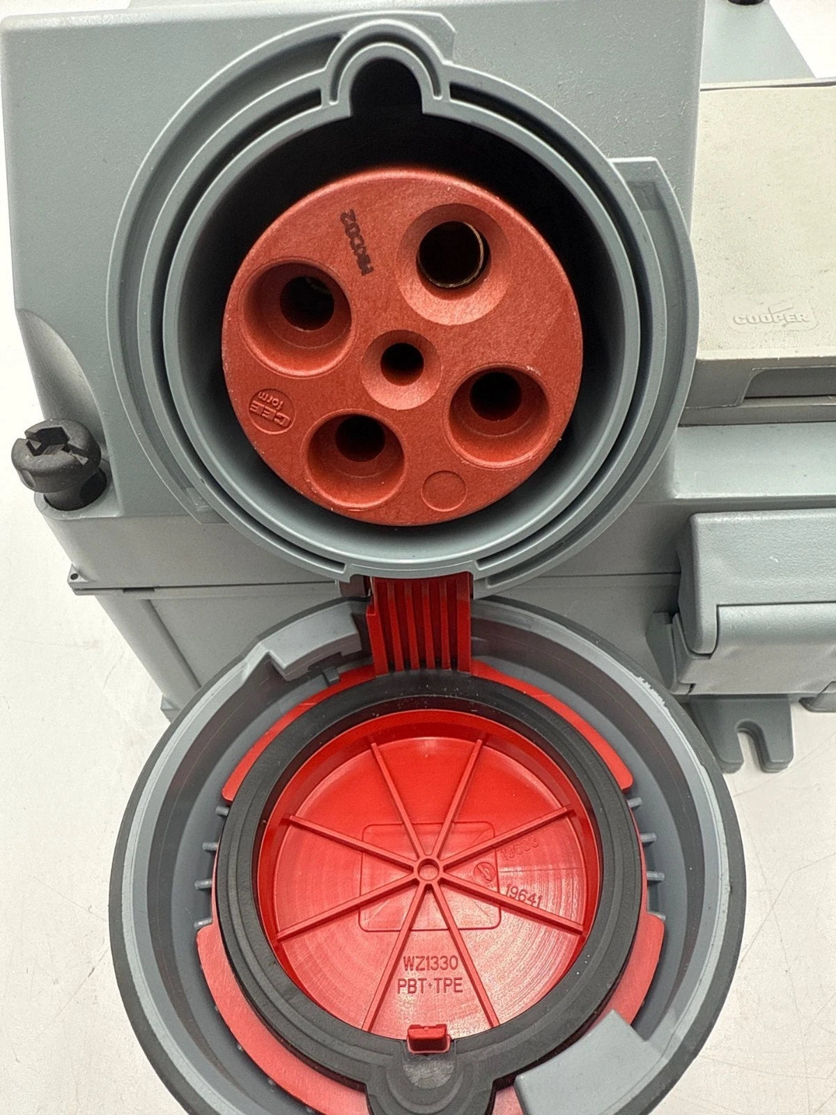 Mennekes AMX2A-ME460MI7 Pin and Sleeve Switched Interlocked Receptacle 60A 480V New