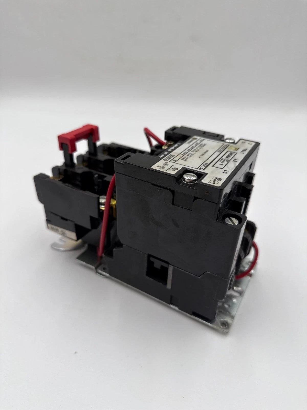 Square D 8536SCO3S Starter Size 1 30A 3P 600V 10HP Coil 24VDC 8536SCO3SV01 Used