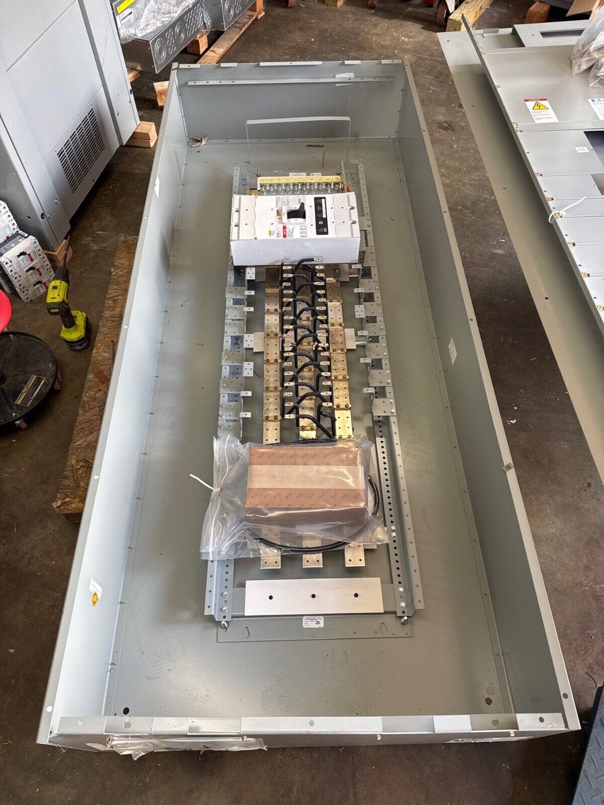 Eaton PRL4B Panelboard 800A 240/120V 3PH 4W Indoor Encl 36 Cir MCB MDL3800F P633-NS New