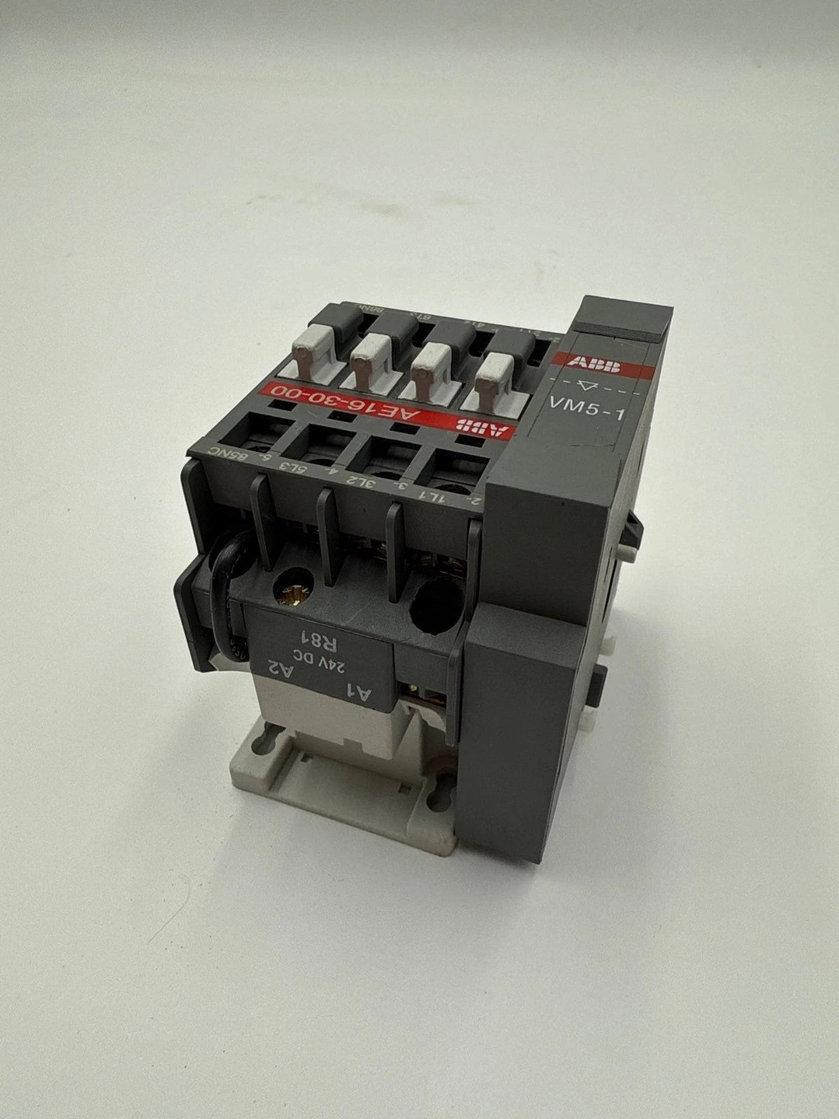 ABB AE16-30-00 Contactor 30A 3P 600V 3PH 15HP Coil 24VDC DIN Rail Used