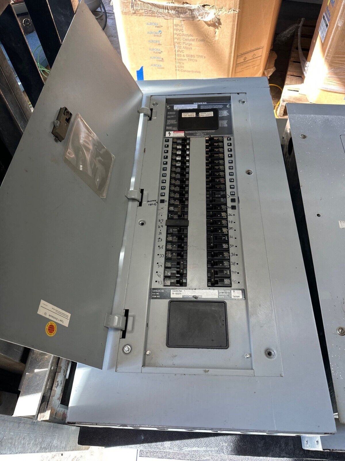 Siemens S1 Panelboard 250A 208Y/120V 3PH 4W 42 Circuit Indoor Encl 250 Amp Max P395 Used