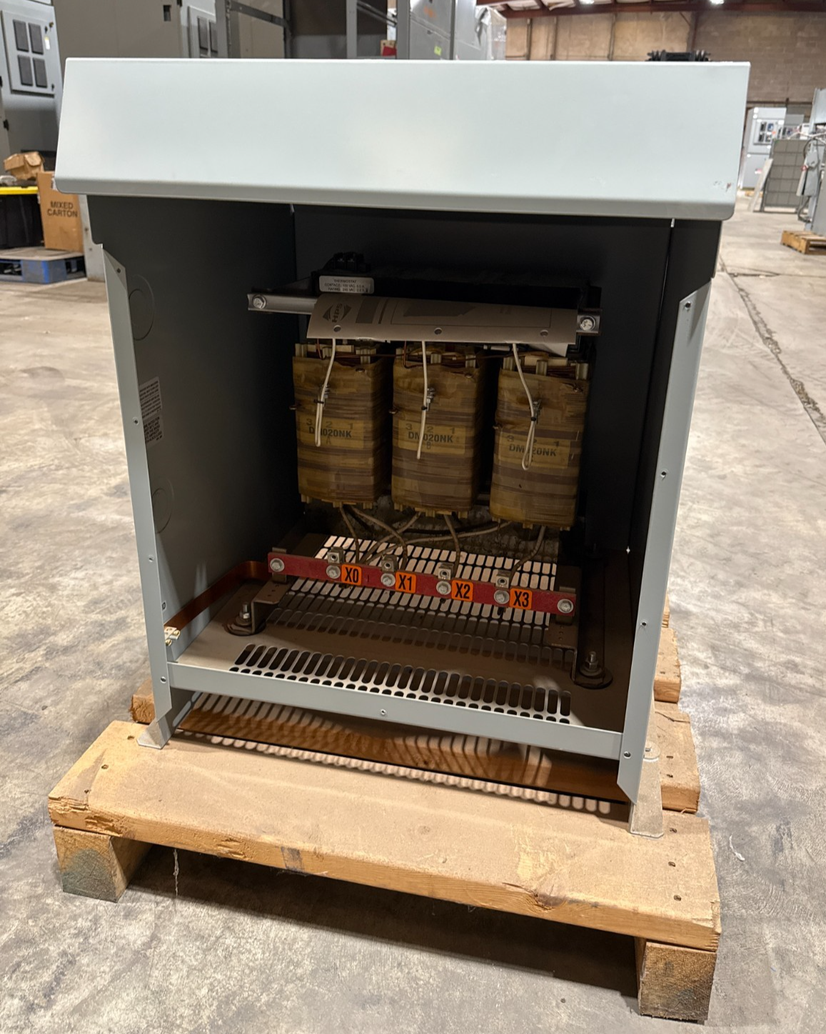 20KVA Hammond DM020NK Transformer Pri 575V Sec 480/277V 3PH 3R Encl Outdoor New