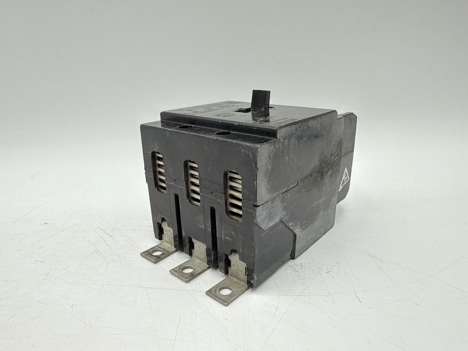 Eaton GHB3050 Circuit Breaker 50A 3P 480/277V 3PH GHB 50 Amp 3 Pole Bolt On