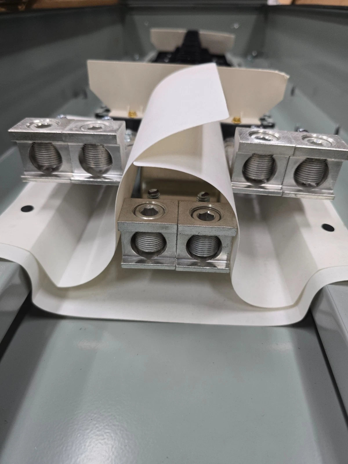 Eaton PRL2X Panelboard 400A 480/277V 3PH 4W MLO Panel 400 Amp 42 Cir 3R Encl New New