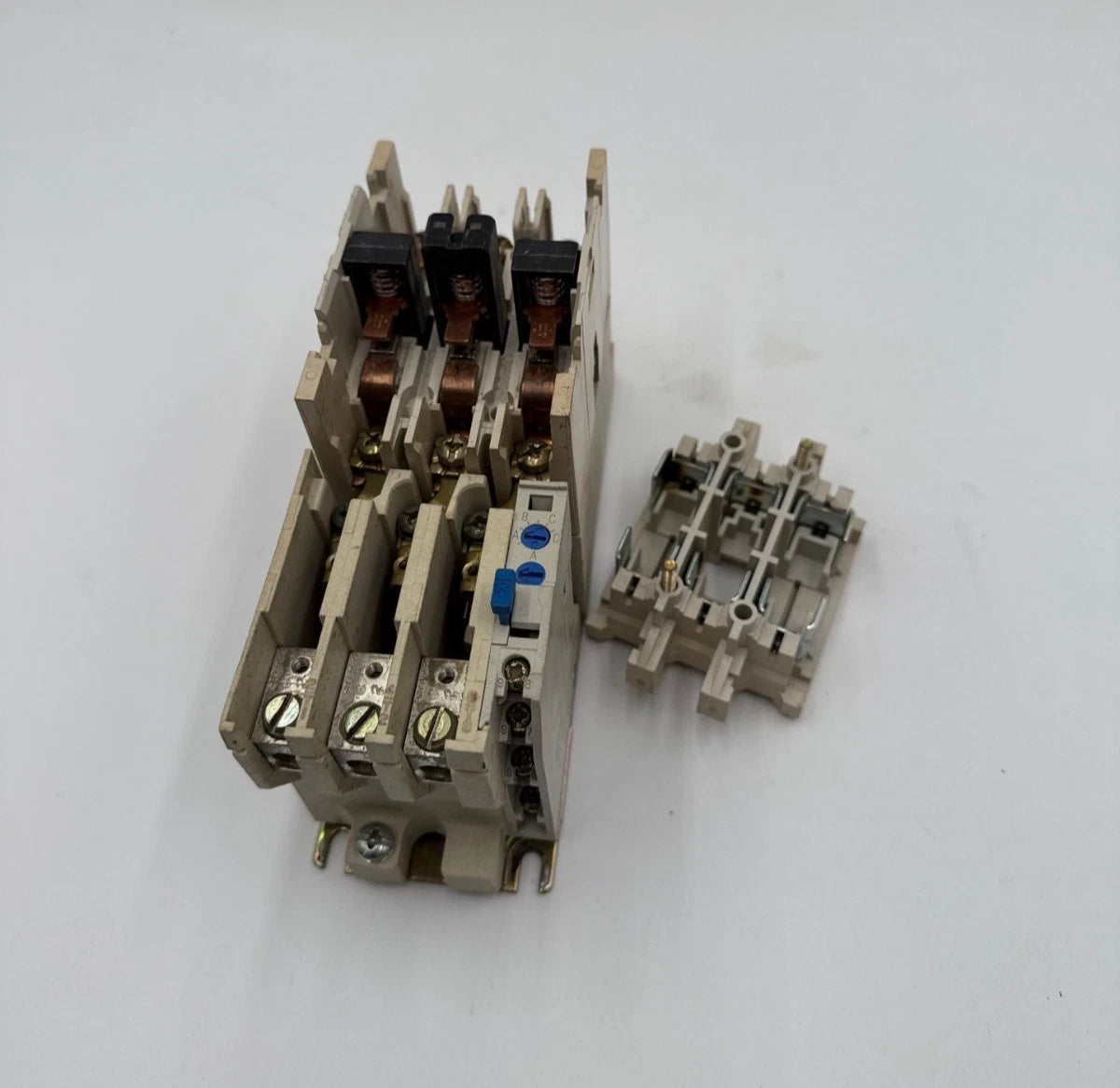 Cutler Hammer AN16DN0 Starter NEMA Size 1 27A 3P Coil 440/480V Overload C306GN3 Used