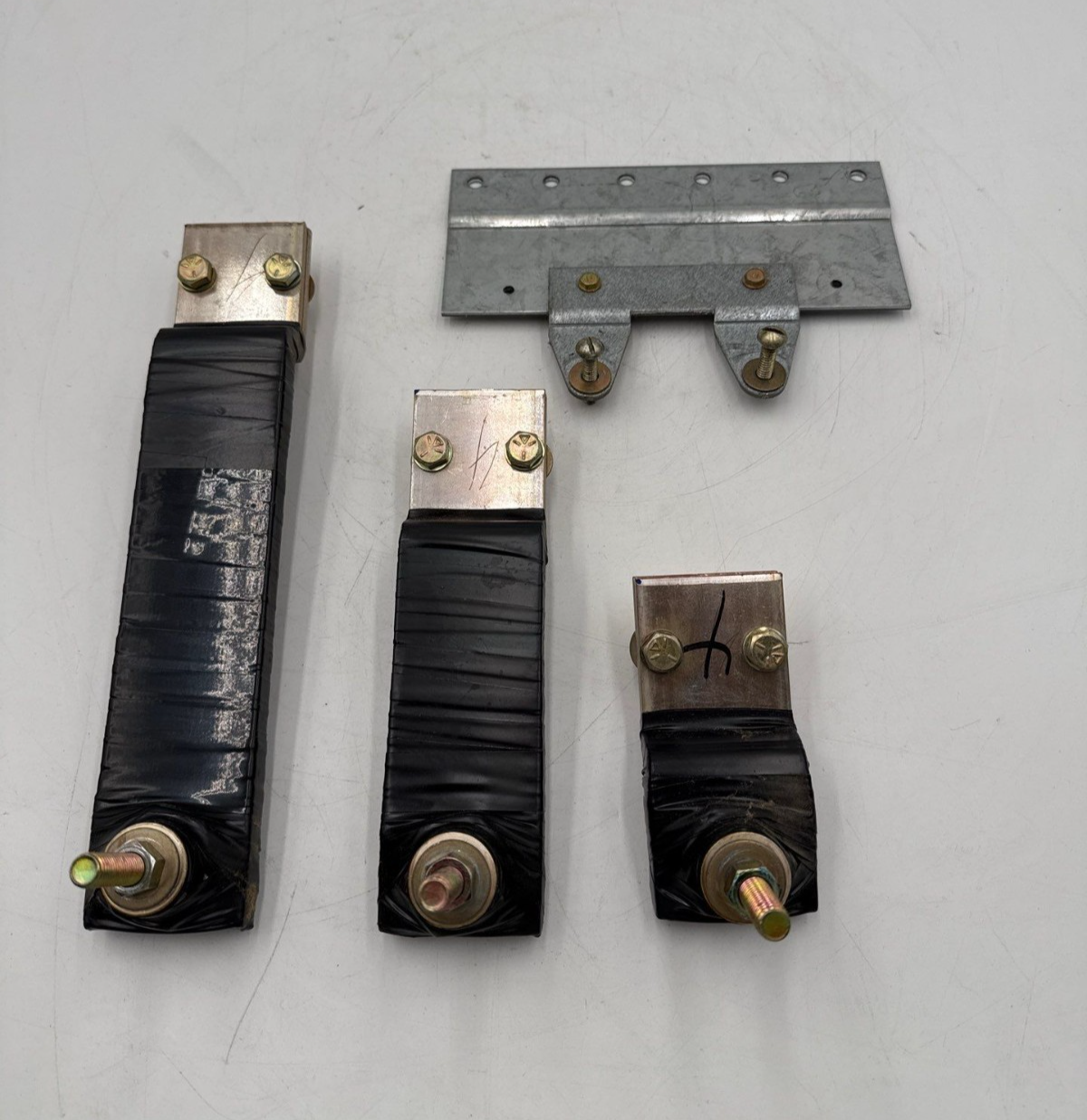 GE TKM12K Circuit Breaker Mounting Hardware Strap Kit 1200A AV-1 AV-2 CCB Panel Used