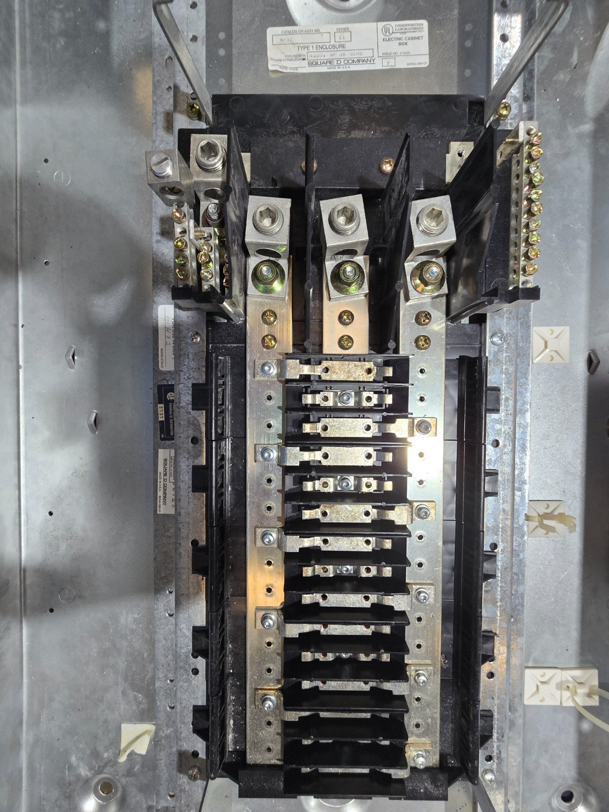 Square D NQOD430L225 Panelboard 225A 208/120V 3PH 4W MLO Panel 225 Amp 30 Cir Used