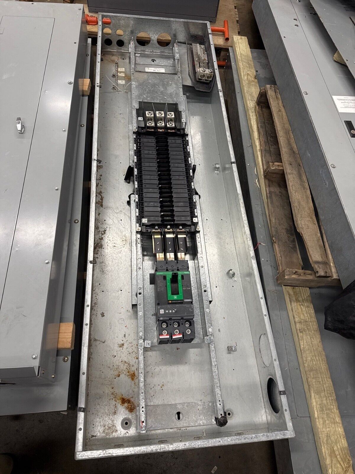 Square D NF Panelboard 600A 480Y/277V 3PH 4W 42 Cir Indoor Encl MCB LGP36600U31X P608 Used