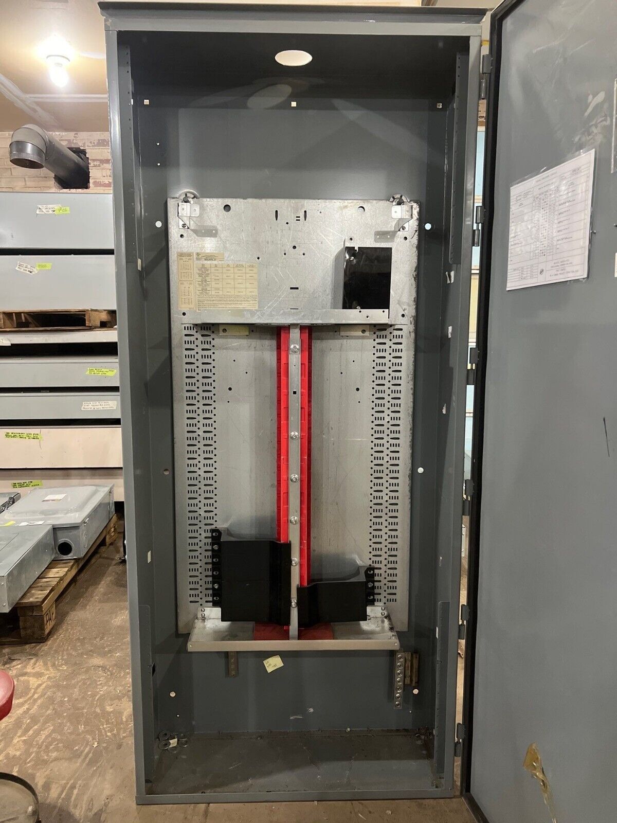 Square D HCM I-Line Panelboard 225A 480V 3PH 3W MCB 42 Circuit 3R Outdoor Encl P612 Used