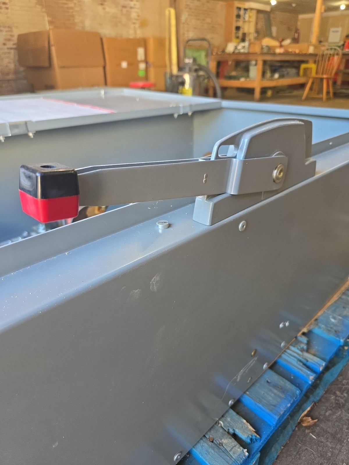 Square D H327N Safety Disconnect Switch 800A 3P 240V 3PH NEMA 1 Fusible 800 Amp Used