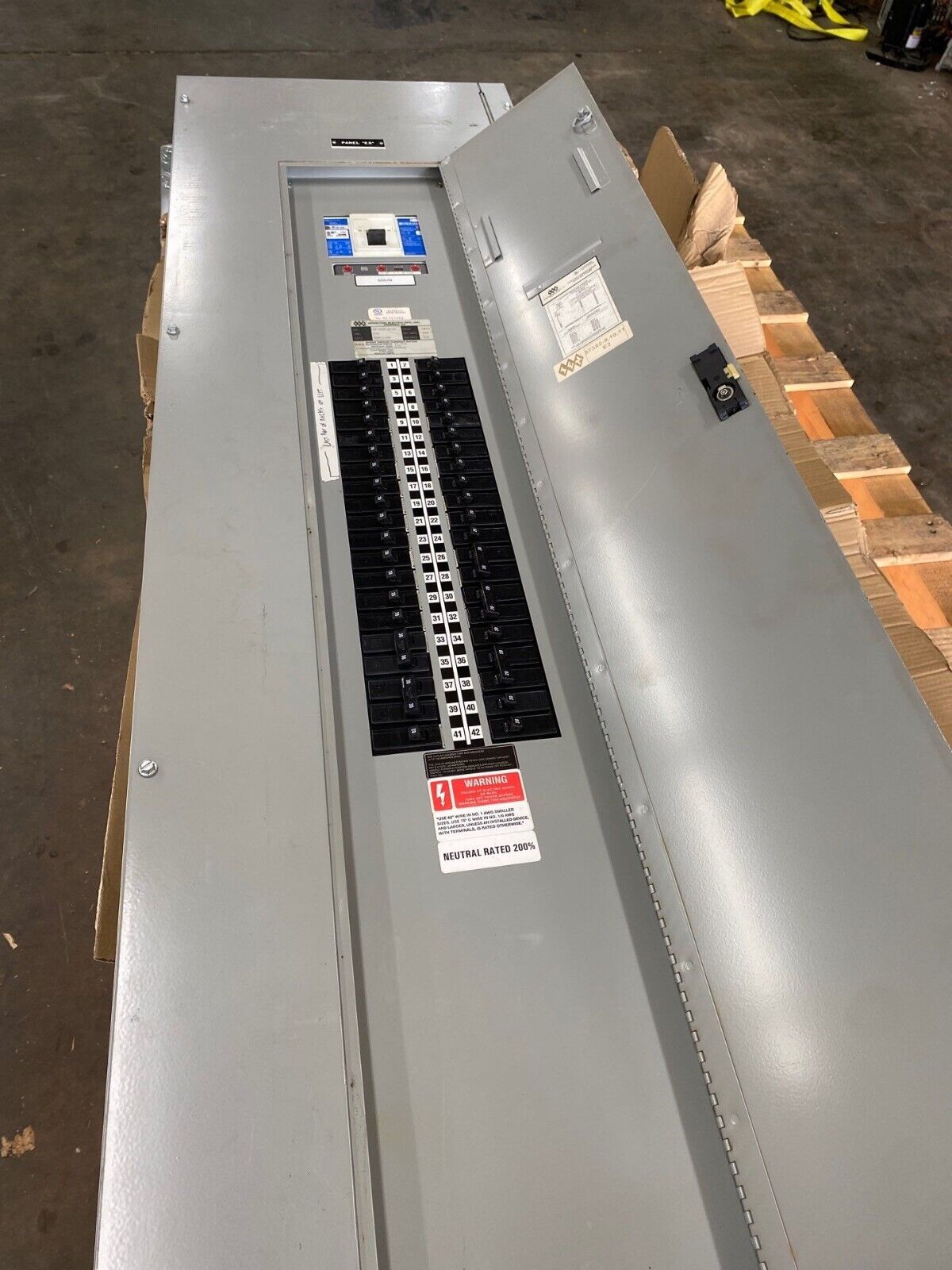 CH PIU75 Panelboard 400A 208/120V 3PH 4W 42 Circuit Indoor Encl MCB DK3400W P461 Used