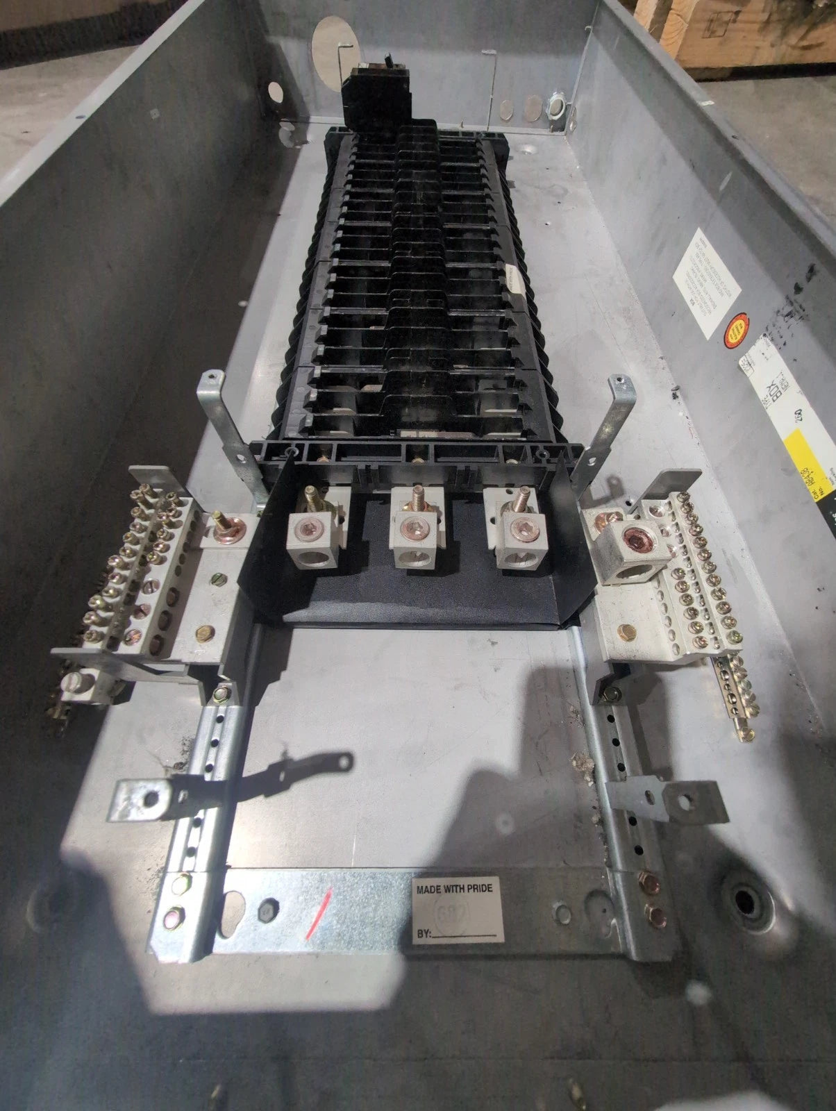 GE AQF3422MB Panelboard 225A 208/120V 3PH 4W MLO Panel 225 Amp 42 Circuit Used