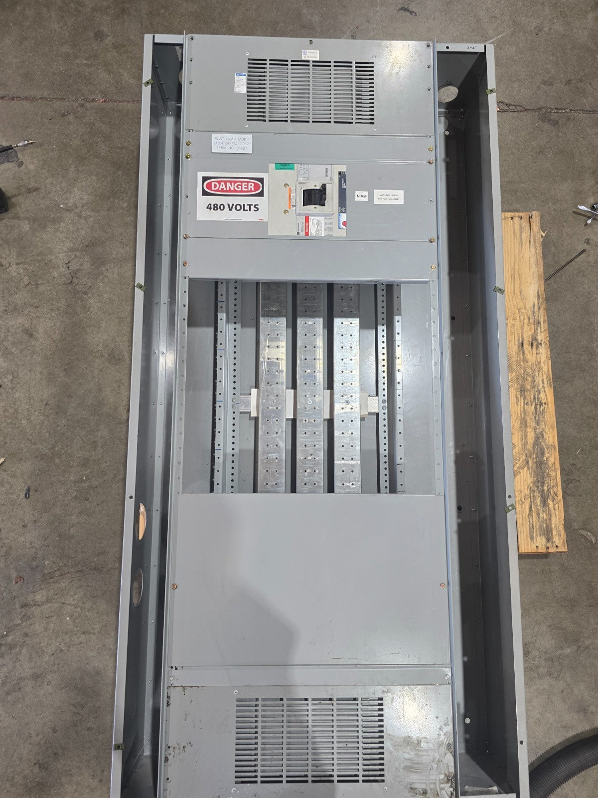 Eaton PRL4 Panelboard 1200A 480V 3PH 3W MCB Panel 1200 Amp HND312T33W Indoor Used