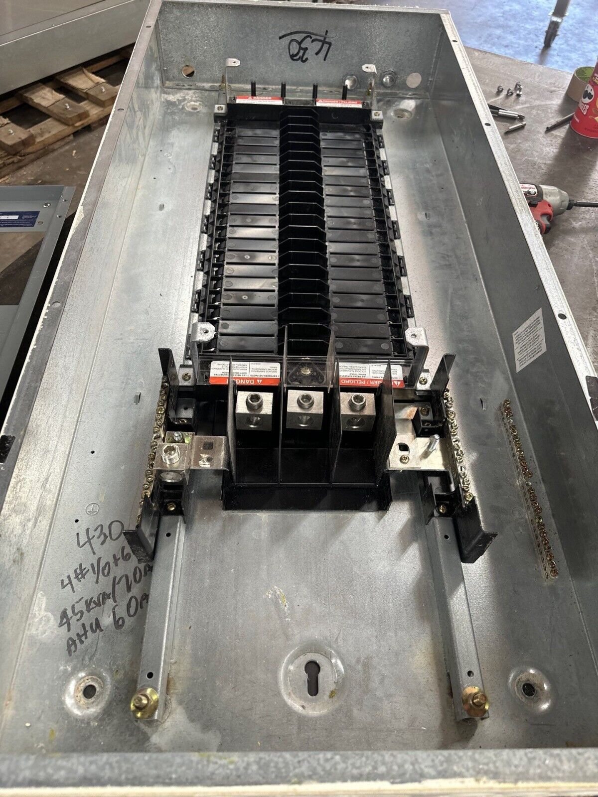 Square D NF Panelboard 250A 600V 3PH 4W MLO 42 Cir Main Lug Panel Indoor NEMA 1 P382 Used