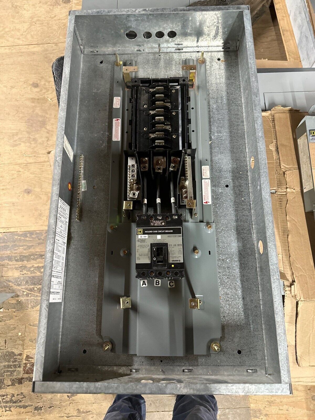 Square D NEHB Panelboard 80A 480Y/277V 3PH 4W Indoor Encl 18 Cir MCB FAL34080 P465 Used