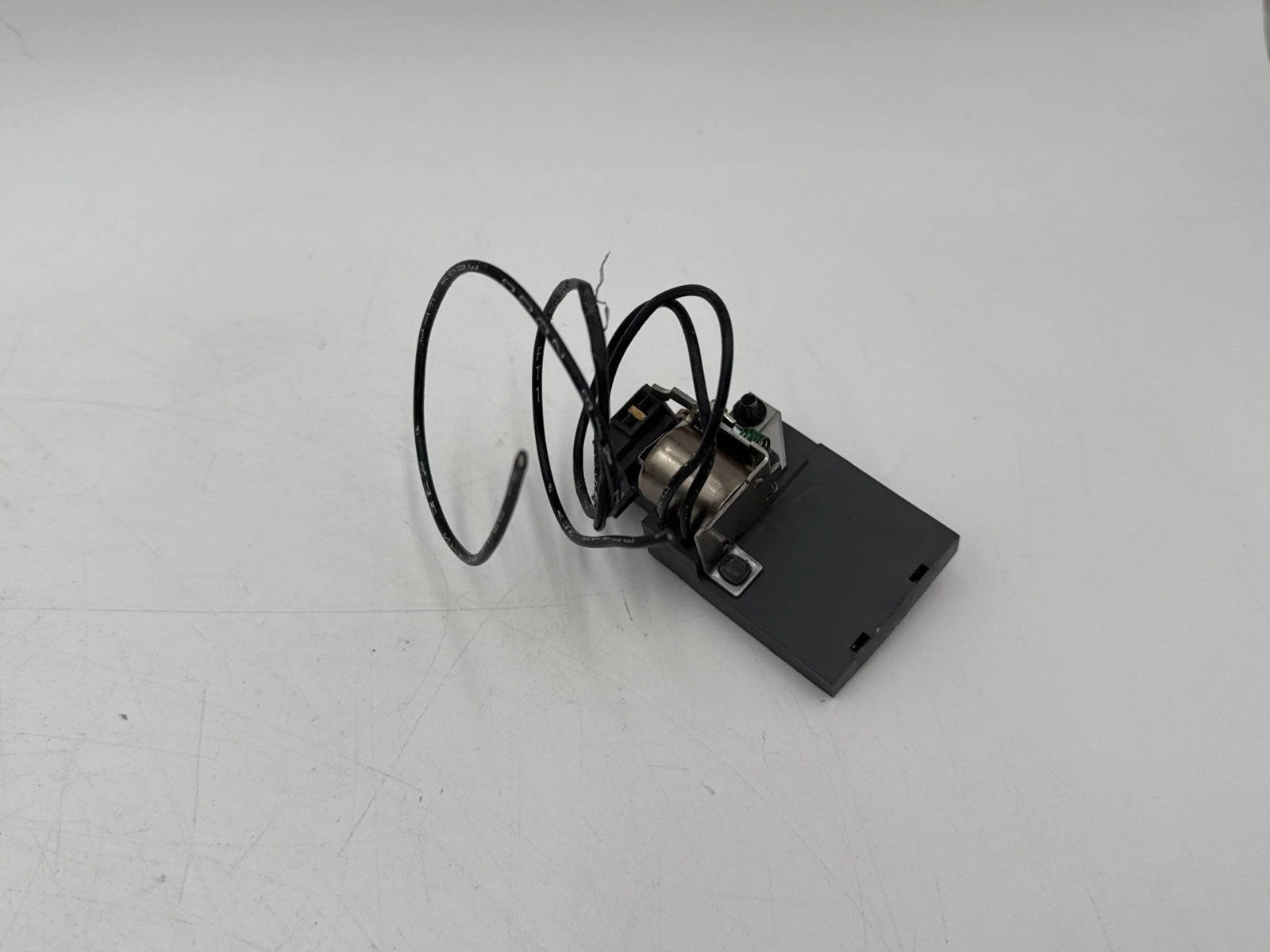 GE SAST1 Shunt Trip Device 120VAC 50/60Hz 500mA for Spectra Breaker Used