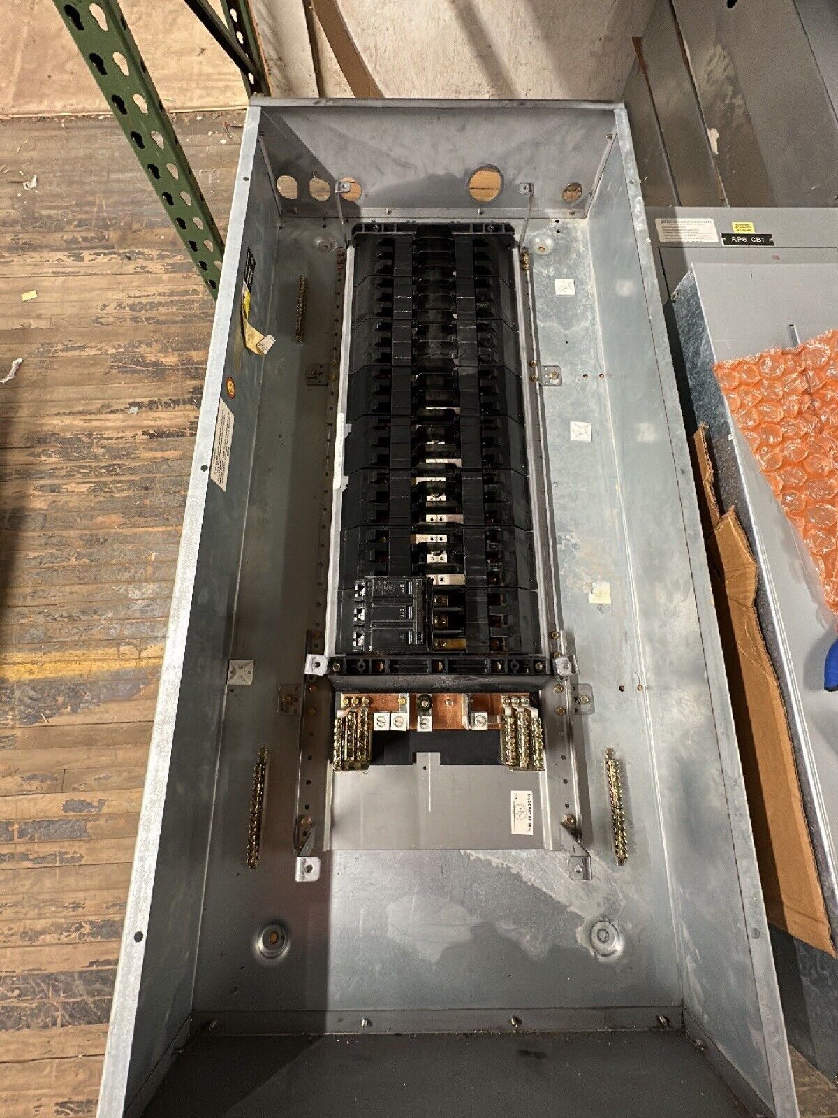 GE AQF3421ABX Panelboard 125A 208Y/120V 3PH 4W 42 CIR Indoor MCB Main THQB32100 P026 Used