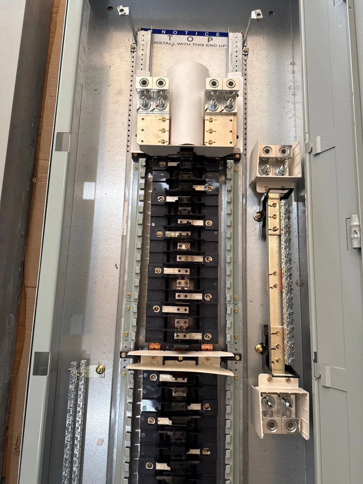 Eaton PRL2A Panelboard 600A 208/120V 3PH 4W MLO Panel 600 Amp 54Cir EZB2072R New New