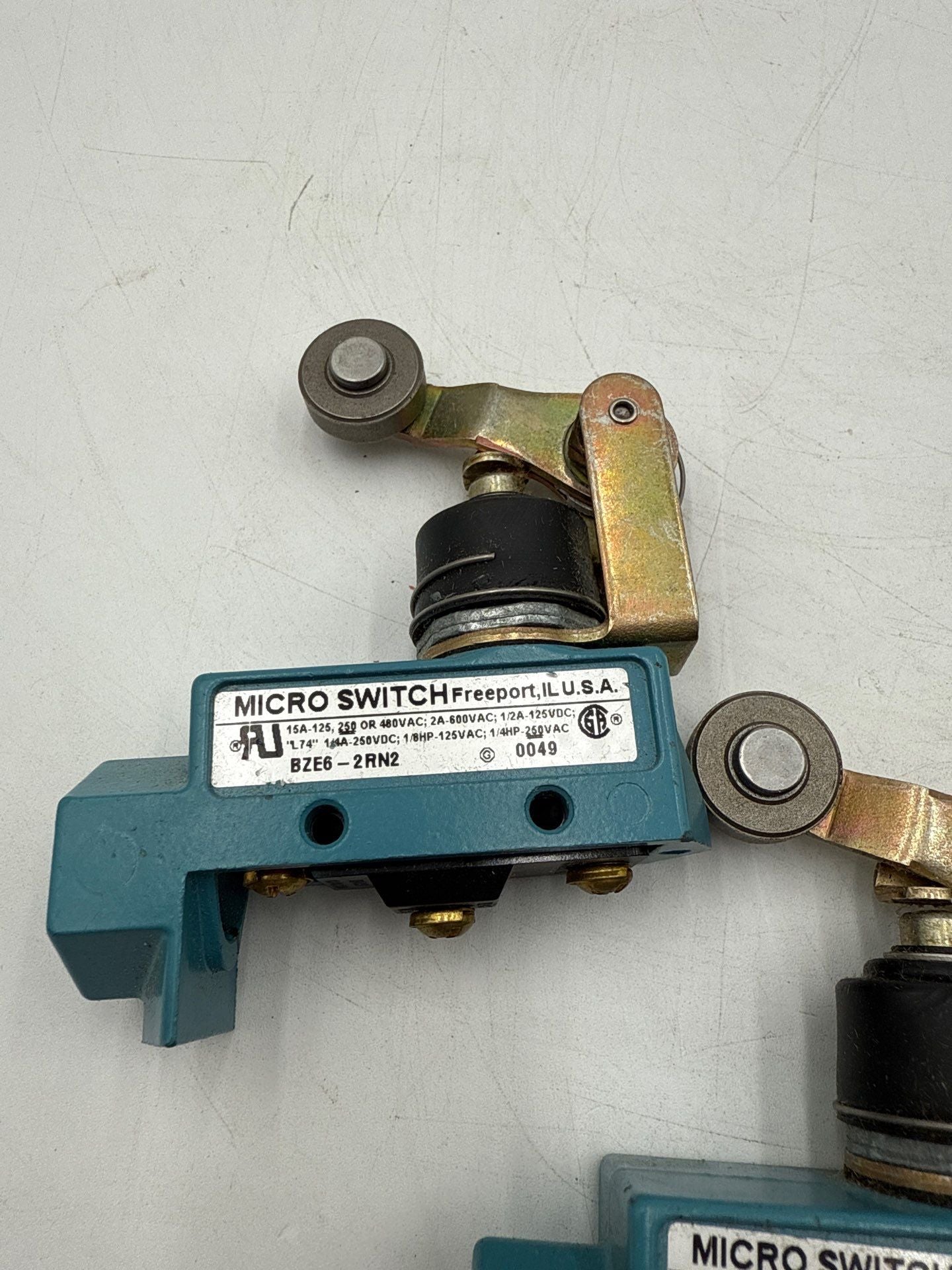 Honeywell BZE6-2RN2 Microswitch Limit Switch Adjustable Roller Lever Used