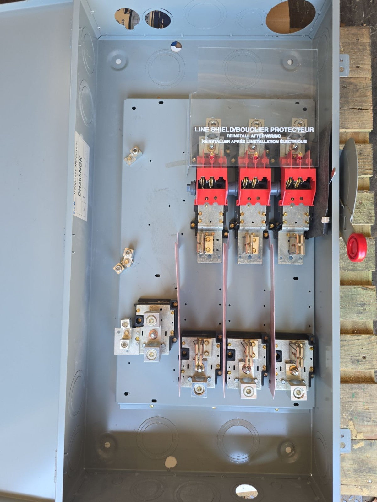 Eaton DH365NGK Safety Disconnect Switch 400A 3P 600V NEMA 1 Indoor 400 Amp Used