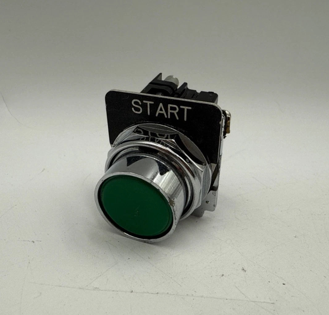 Cutler Hammer 10250T 91000T Push Button Green Start 600V Control Panel Equip Used