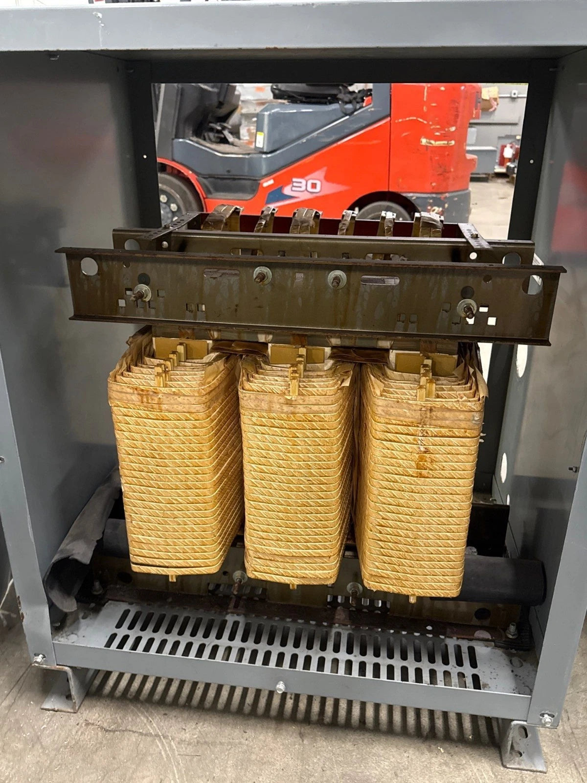 112.5KVA Square D EE112T3H Transformer Pri 480V Sec 208Y/120V Indoor 3PH T280 Used