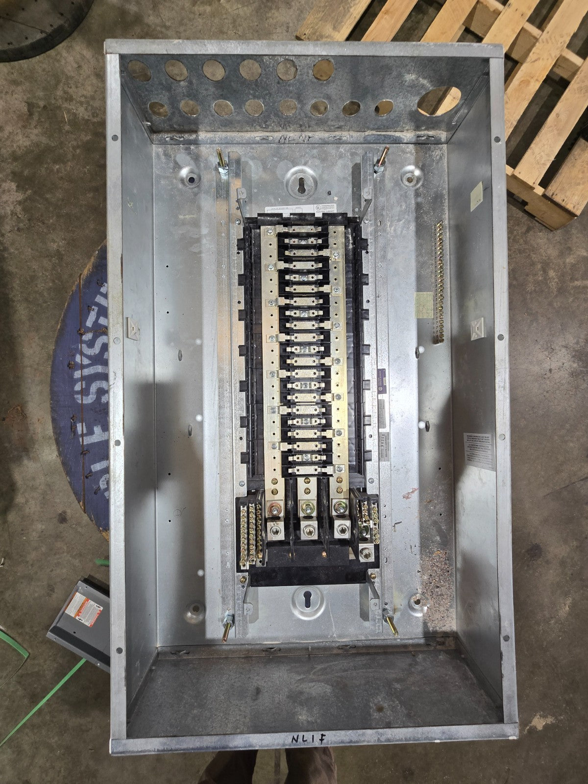 Square D NQOD Panelboard 225A 208/120V 3PH 4W MLO 225 Amp Panel Indoor 42 Cir Used