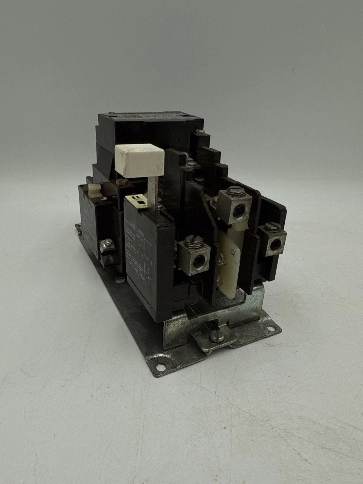 Cutler Hammer A10DG0 Starter NEMA Size 2 45A 3P 600V 25HP Coil 550/600V Used