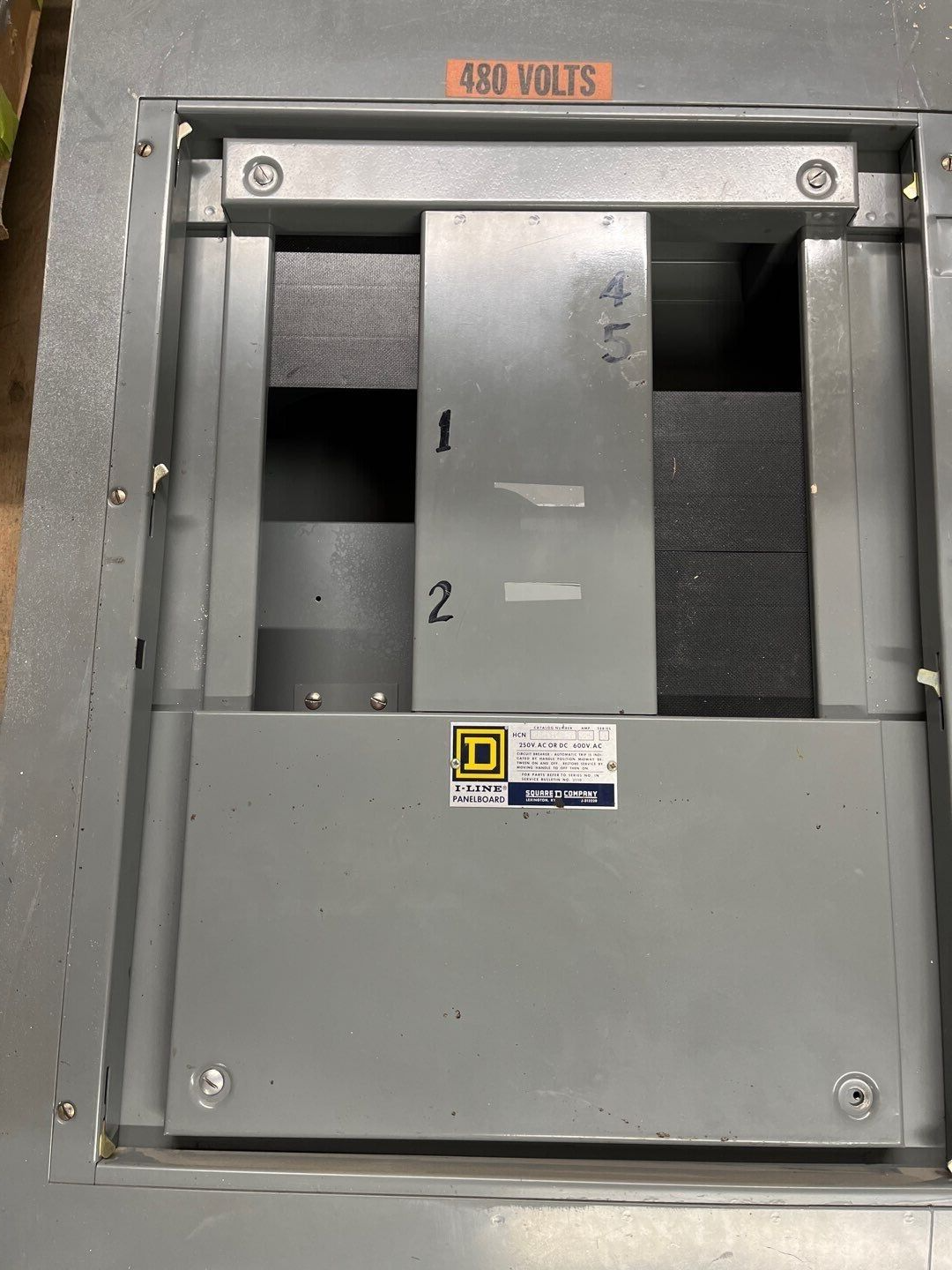 Square D HCN 225 Amp 3 Phase 4 Wire 480/600 volt I-Line MLO Panelboard P266 Used