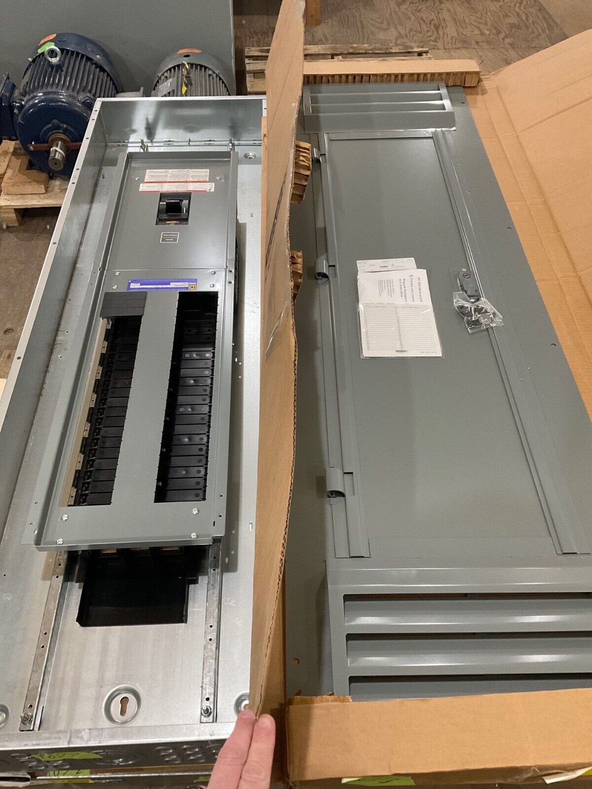 Square D NF Panelboard 400A 480/277V 3PH 4W 42Cir LAP36400MB MCB Indoor Encl P677 New