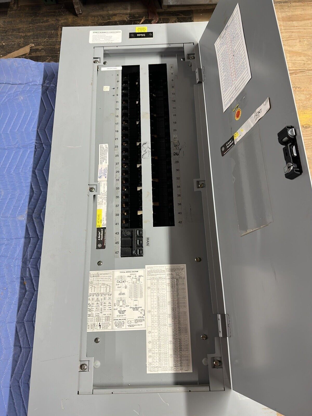 GE AQF3421ABX Panelboard 125A 208Y/120V 3PH 42 CIR Indoor Main THQB32100 MCB P030 Used