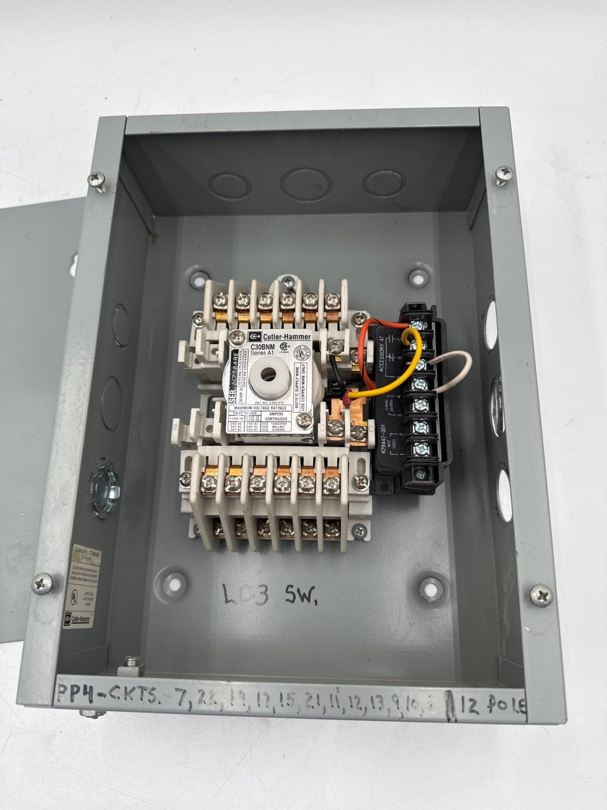 Cutler Hammer C30BNM Enclosed Lighting Contactor 30A 6 Pole 600V Coil 110/120V Used