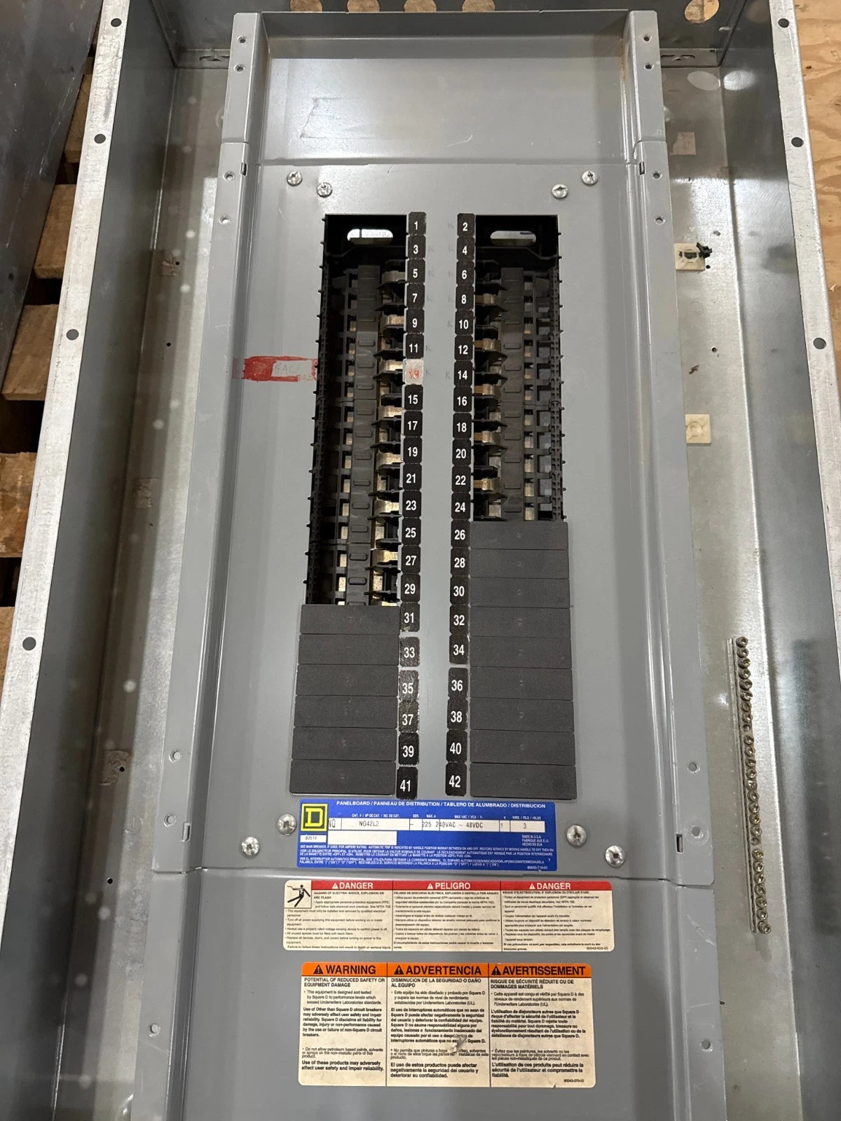 Square D NQ42L2 Panelboard 225A 240V 1PH 3W MLO 225 Amp Panel 42 Cir MH38 Used