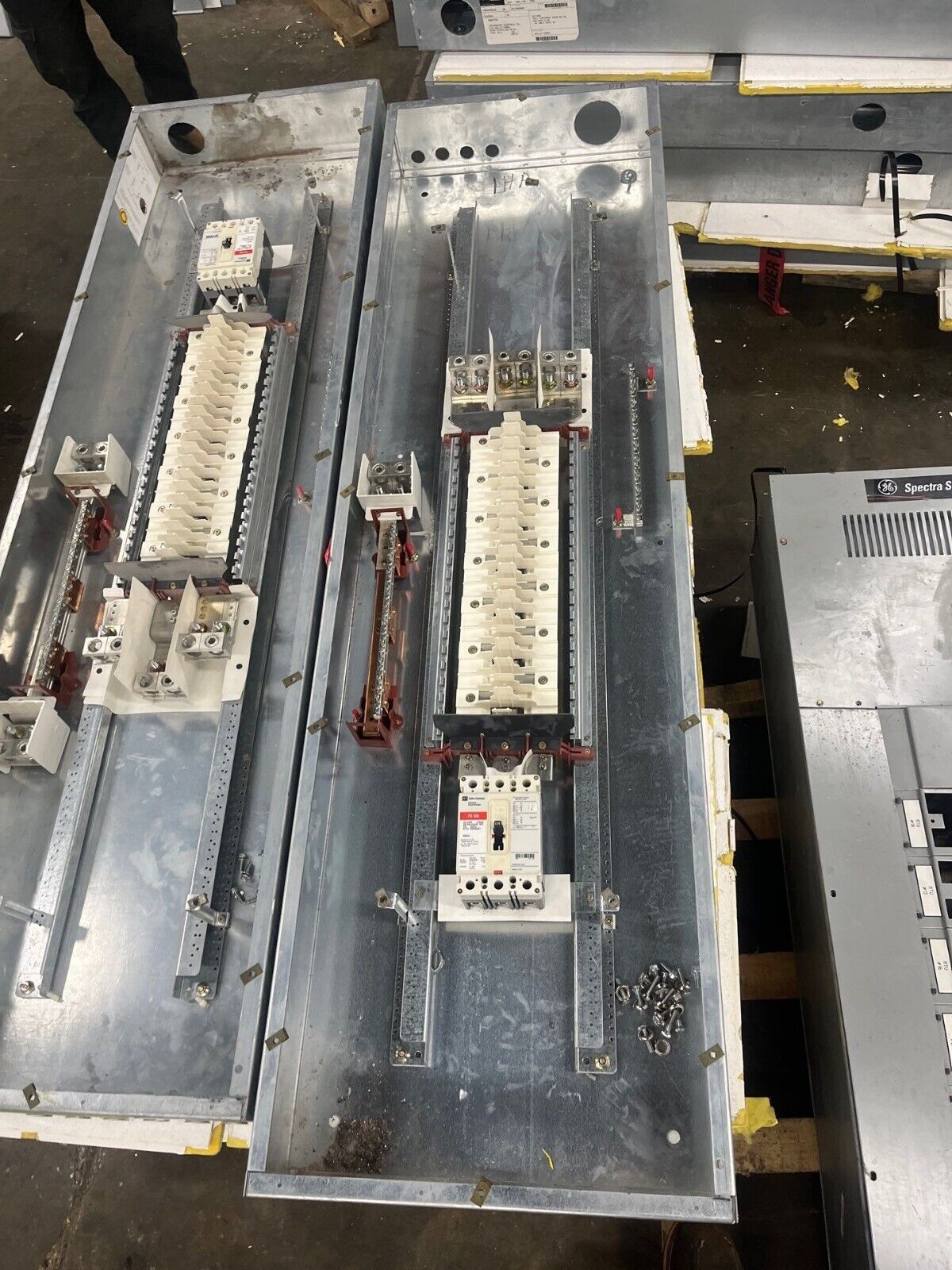 Cutler Hammer PRL2A Panelboard 400A 277/480V 3PH 4W Indoor Encl 42Cir MLO FD3225 P574 Used