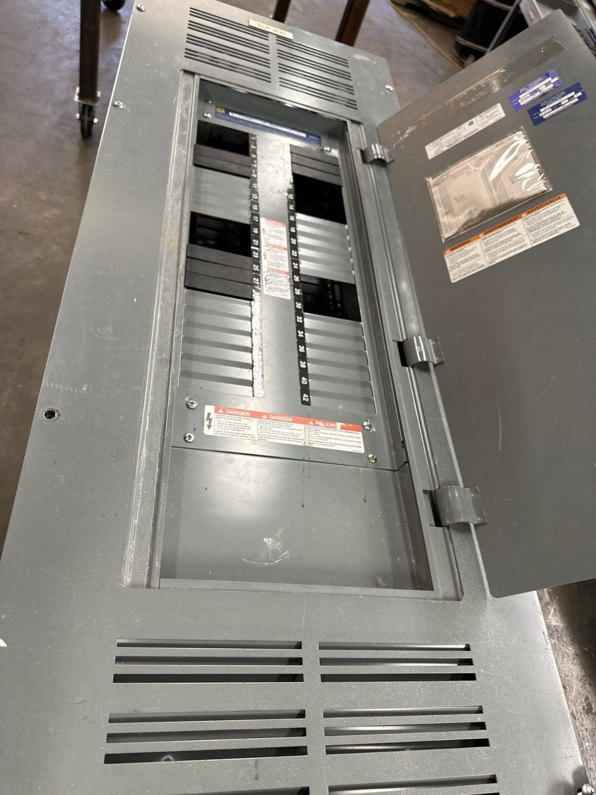 Square D NF Panelboard 400A 600Y/347V 3PH 4W MLO 42 Cir Main Lug Indoor Encl P373 Used