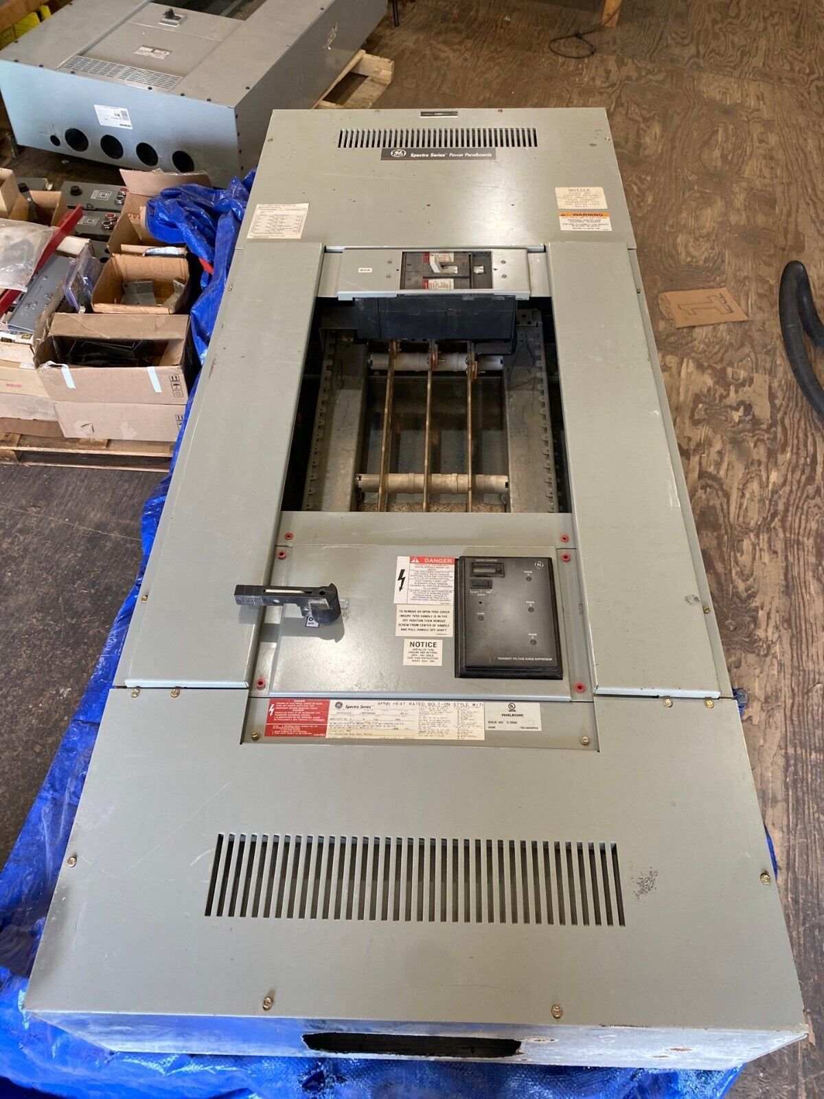 GE APNB Bolt On Panelboard 400A 480/277V 3PH 4W Indoor Encl MCB SGLA36AT0400 P497 Used