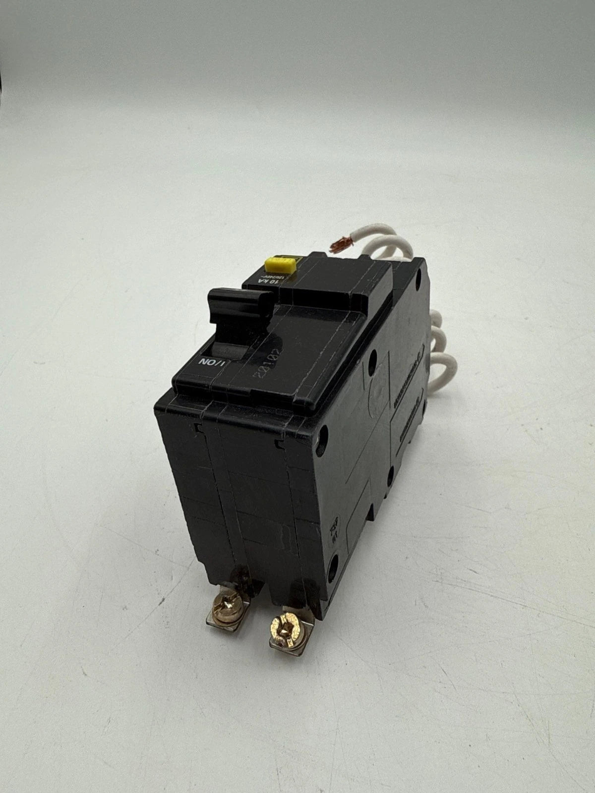 Square D QOB215GFI Circuit Breaker 15A 2P 120/240V 1PH 10kA QOB Bolt On 15 Amp Used