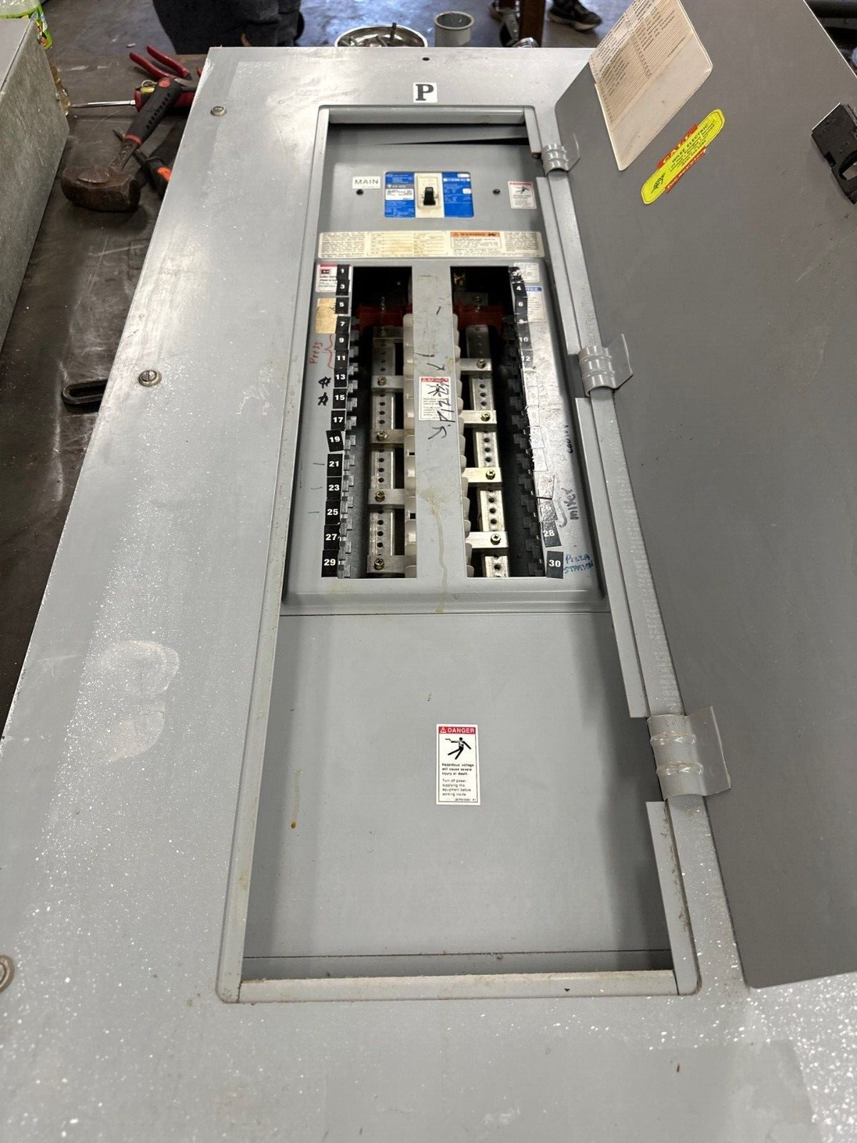 CH PRL1A Panelboard 225A 208Y/120V 3PH 4W Indoor Encl 30 Circuit MCB ED3150 P390 New