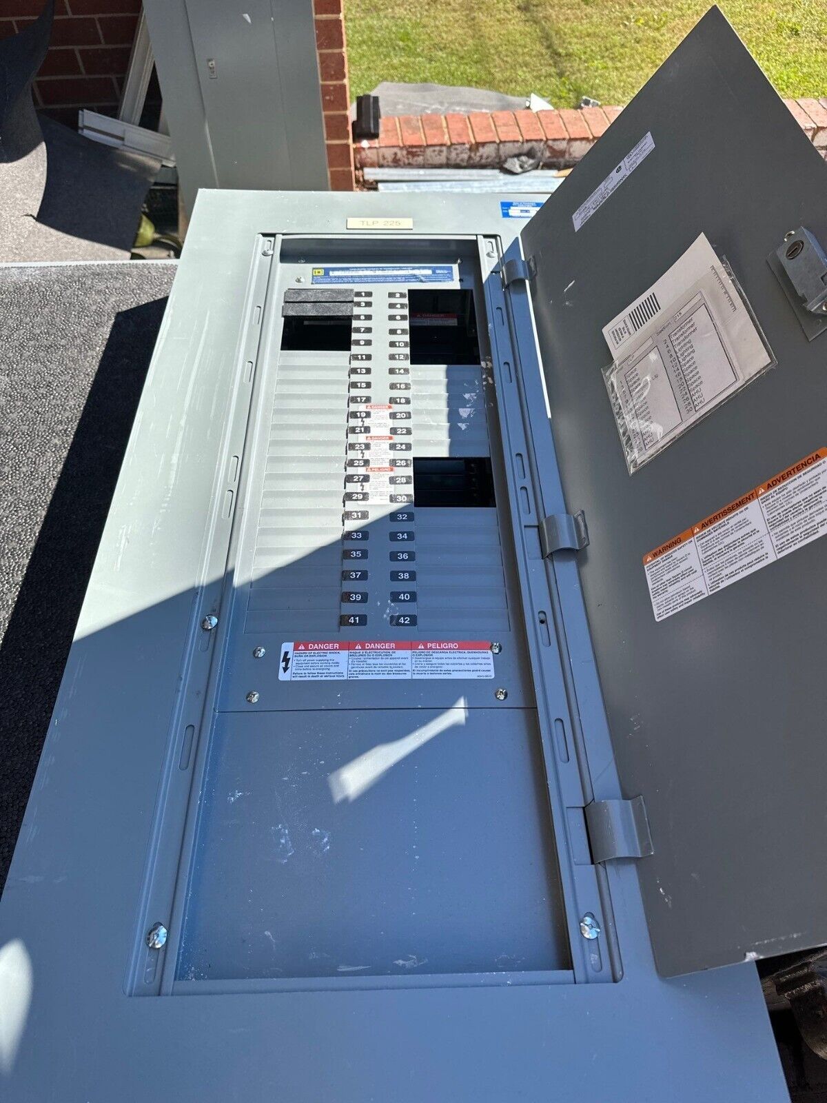 Square D NF Panelboard 250A 600Y/347V 3PH 4W Indoor Encl Main Lug 42 Circuit MLO P328 Used