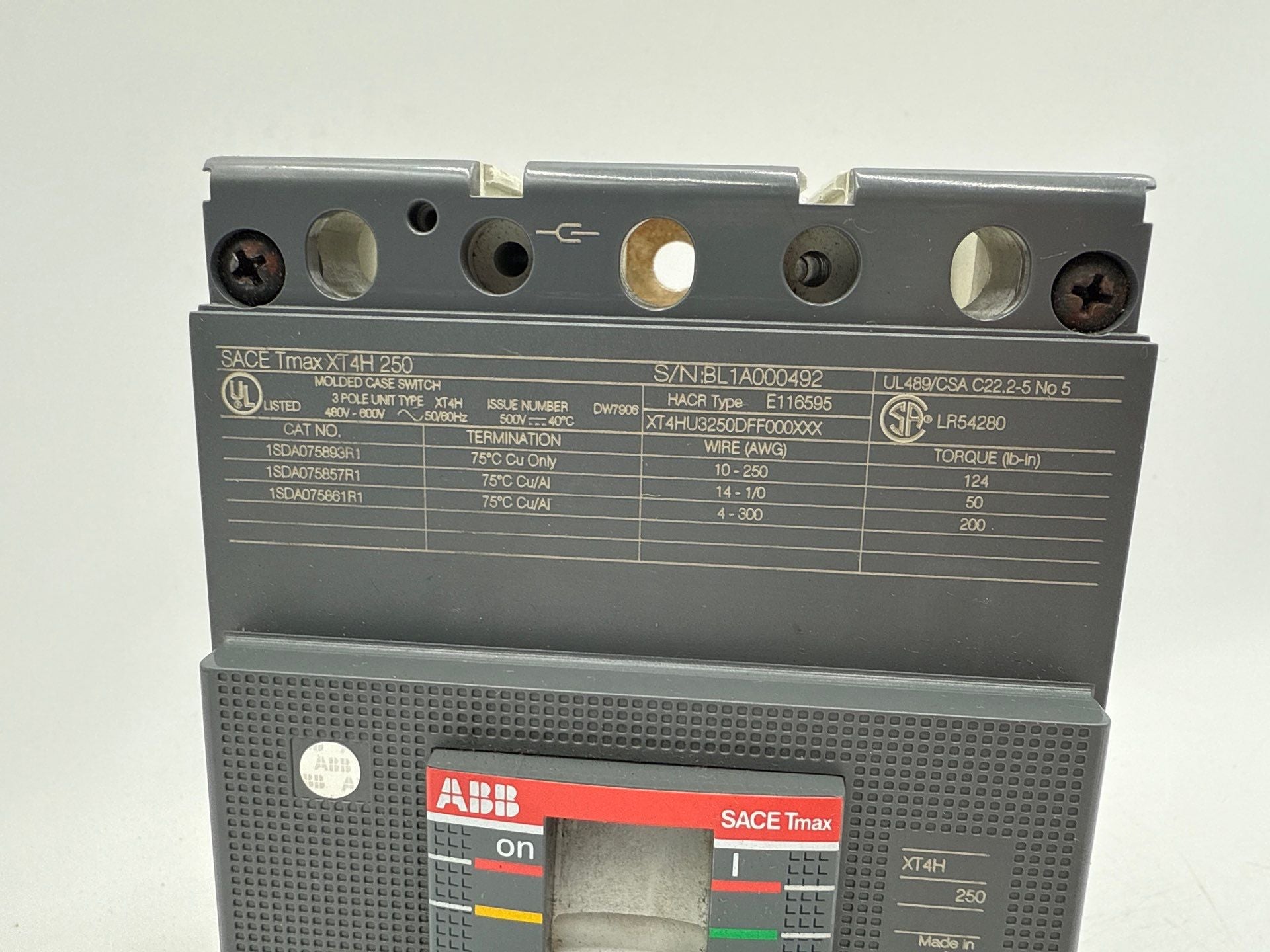 ABB XT4HU3250DFF000XXX Circuit Breaker 250A 3P 600V SACE Tmax XT4H 250 Amp Used