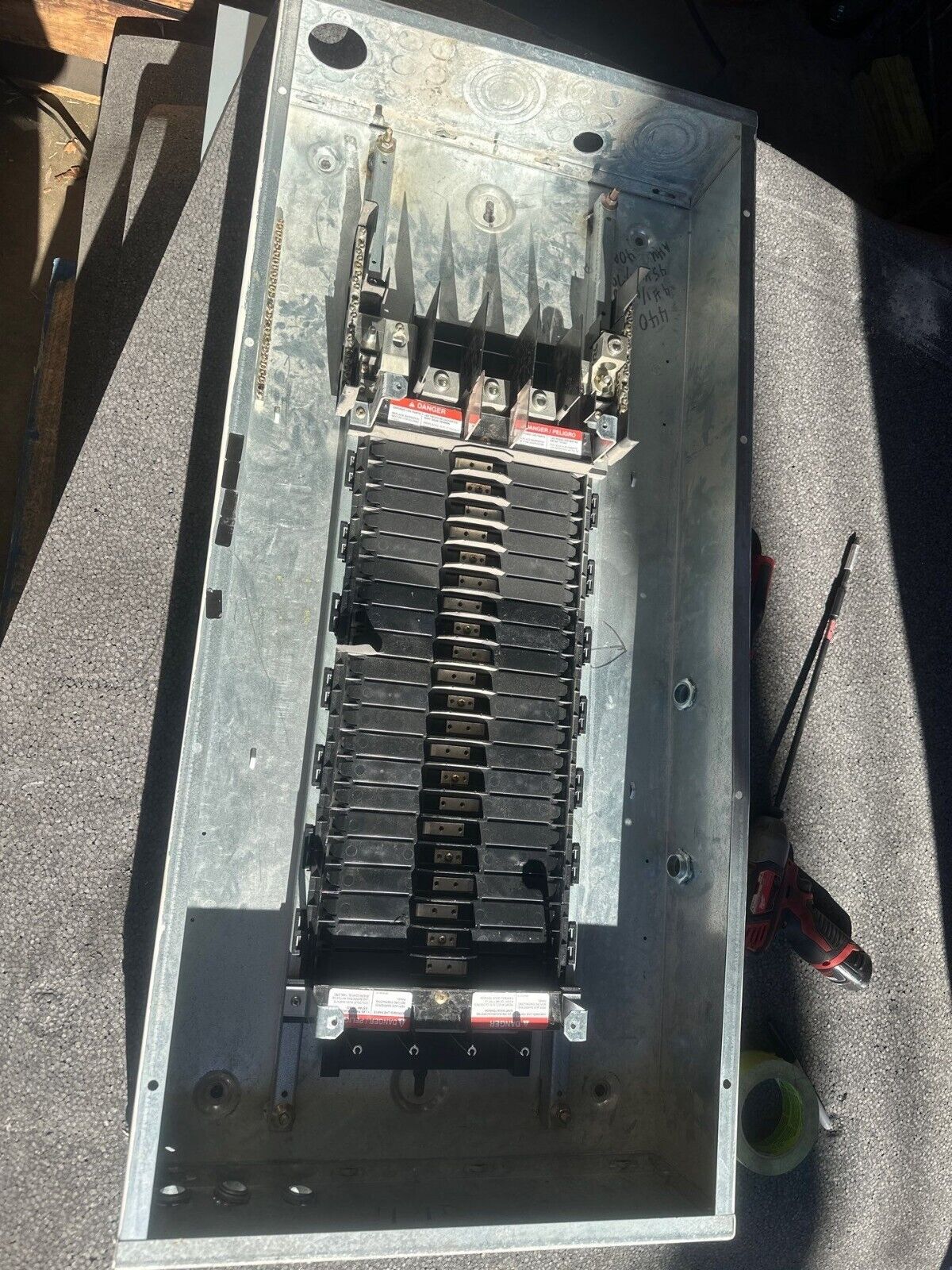 Square D NF Panelboard 250A 600Y/347V 3PH 4WIndoor Encl Main Lug 42 Circuit MLO P336 Used