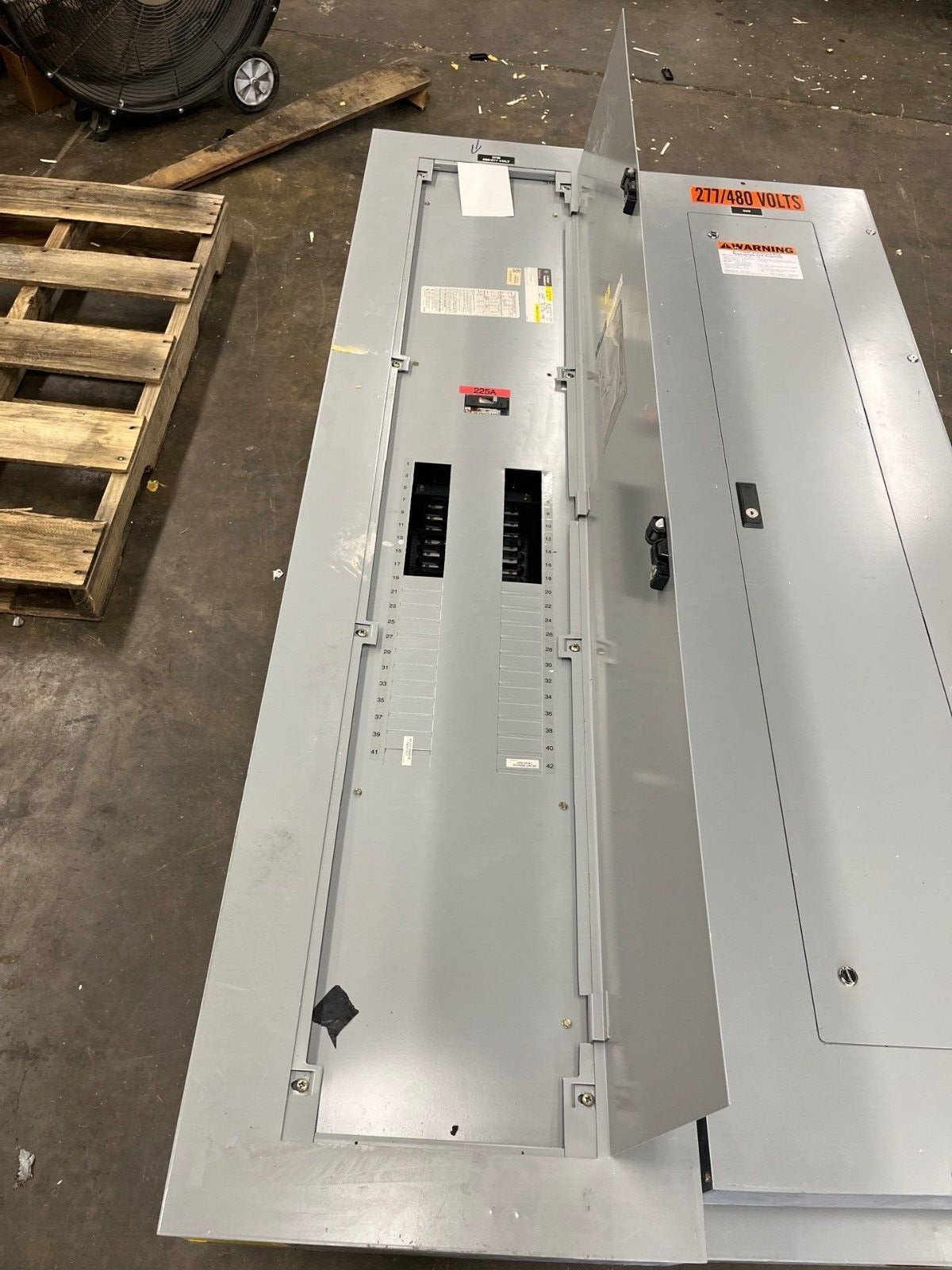 GE AEF3424MBX Panelboard 400A 3PH 480/277V 4W Indoor Encl MLO 42Cir SFHA36AT0250 P588 Used