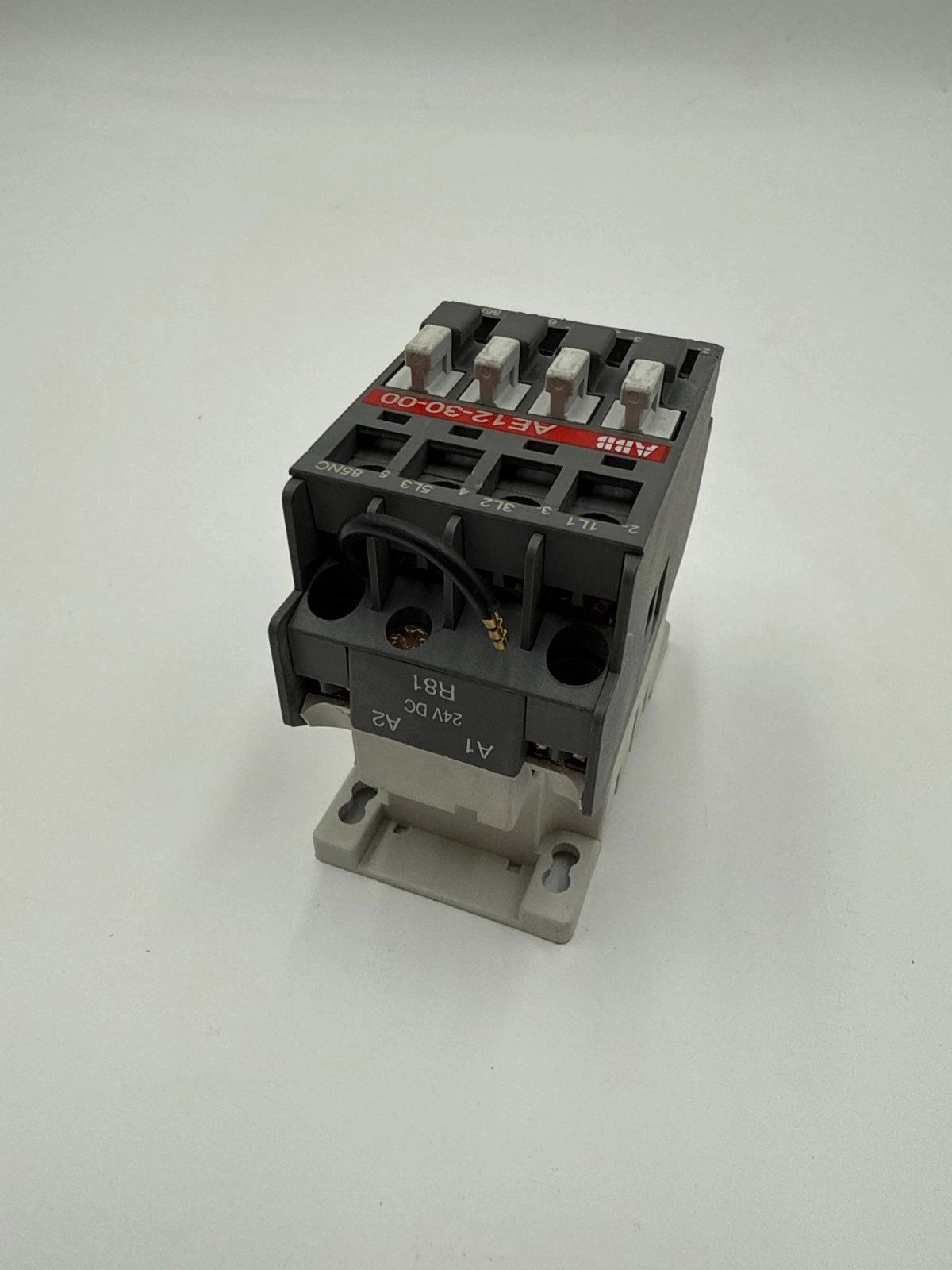 ABB AE12-30-00 Contactor 25A 3P 600V 3PH 10HP Coil 24VDC DIN Rail Mount Used
