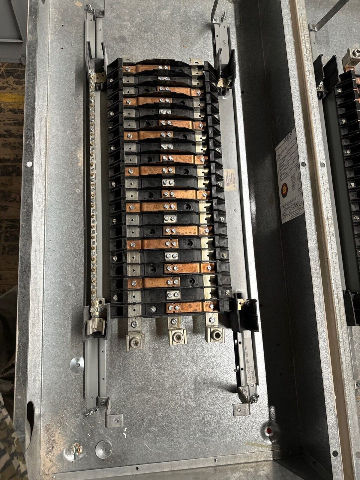 Siemens S1C42ML250ATS S1 Panelboard 250A 208/120V 3PH 4W Indoor Encl 42 Cir MLO P069 Used