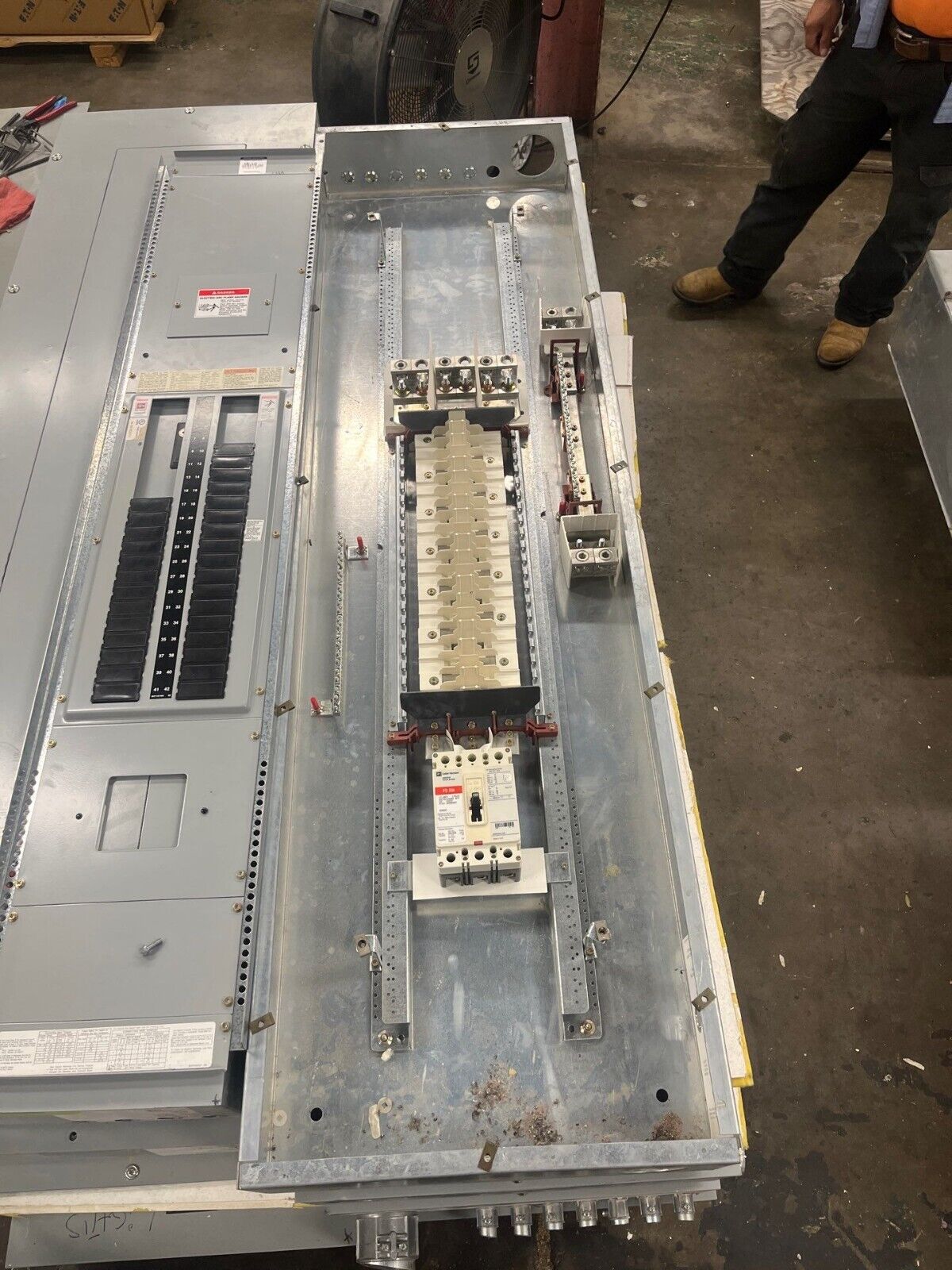 Cutler Hammer PRL2A Panelboard 400A 277/480V 3PH 4W 42Cir Indoor Encl MLO FD3225 P575 Used