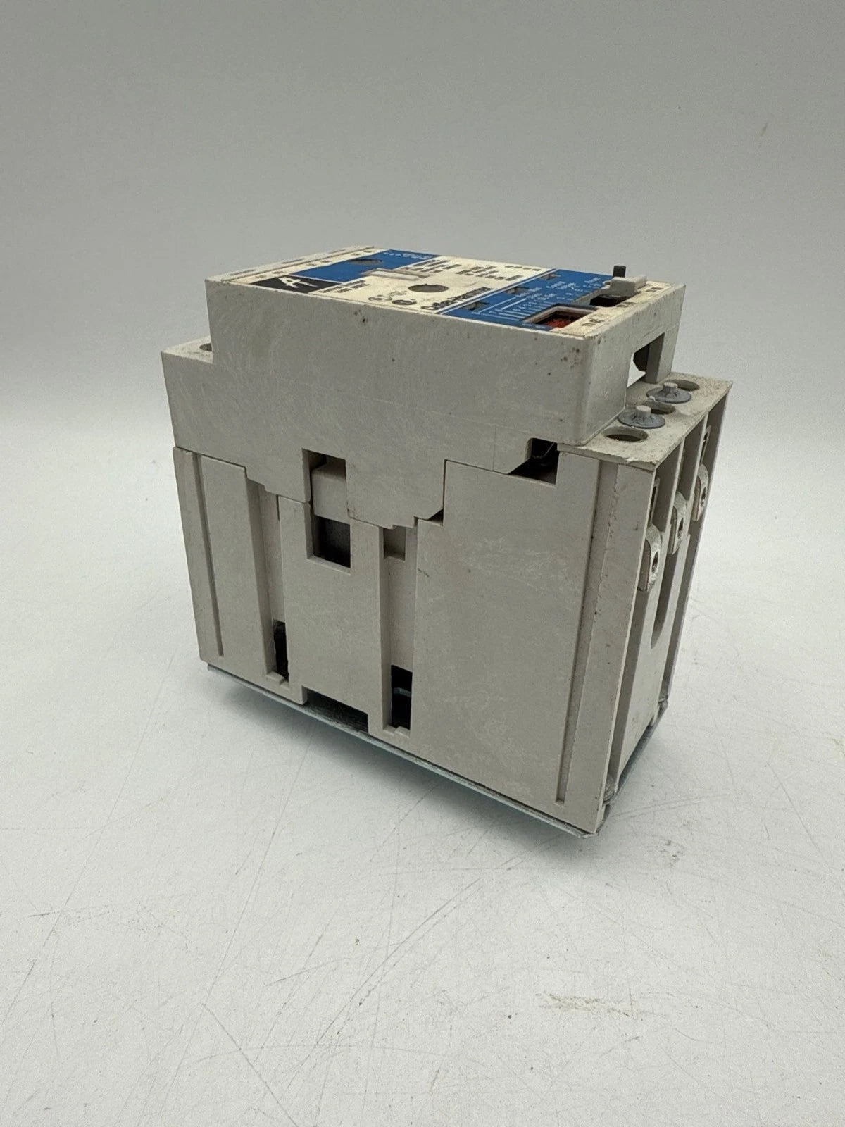 Cutler Hammer W200M2CFC Motor Starter NEMA Size 2 45A 3P 600V 3PH Control 120V Used