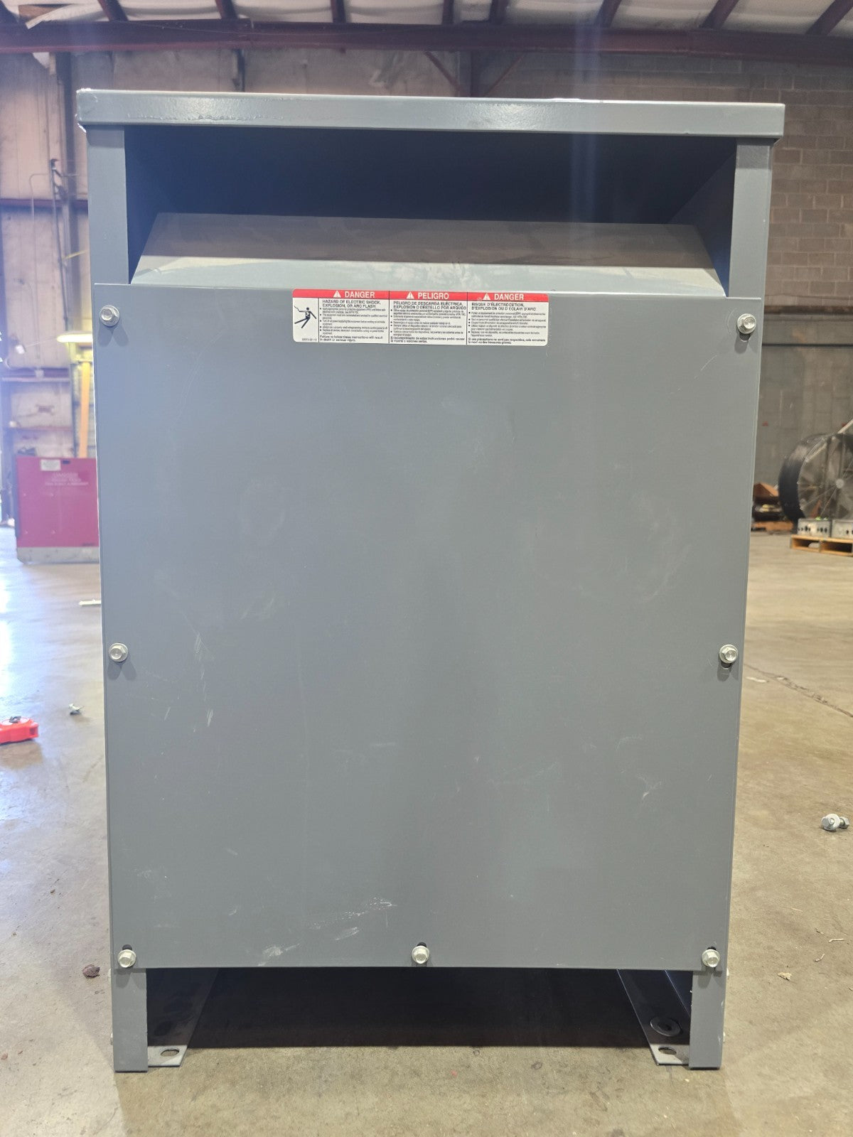 45 KVA Square D EE45T3H Transformer Pri 480V Sec 208/120V 3 Phase Indoor Encl Used