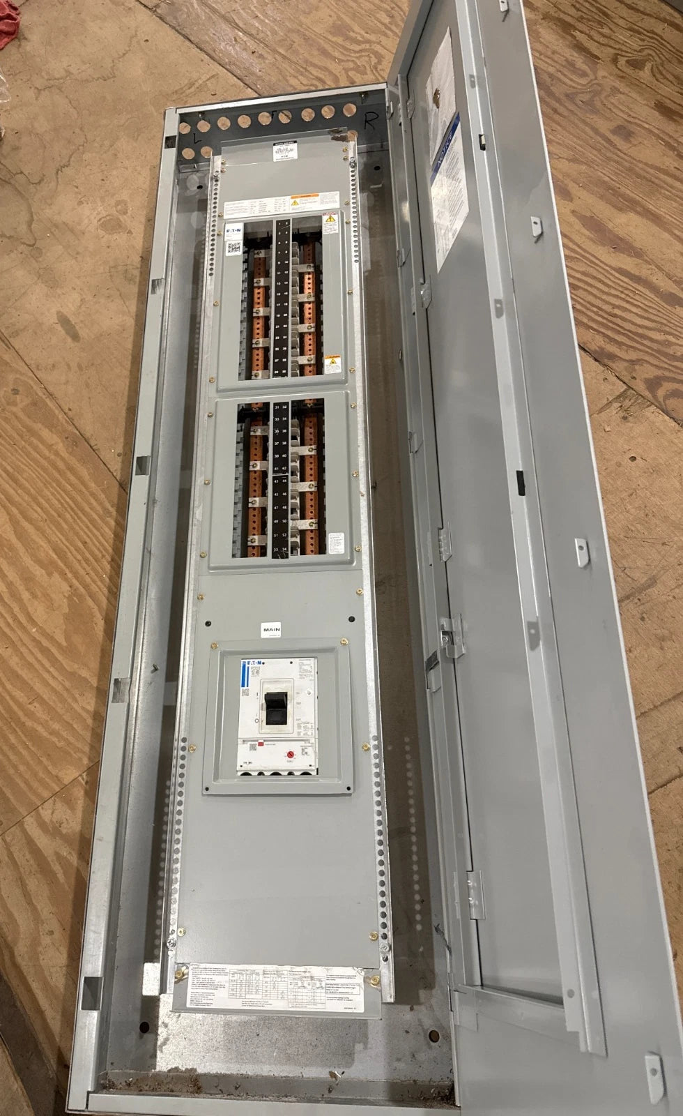 Eaton PRL1X Panelboard 250A 208/120V 3PH 4W 250 Amp Panel MCB 54 Cir PDD33G0250 Used