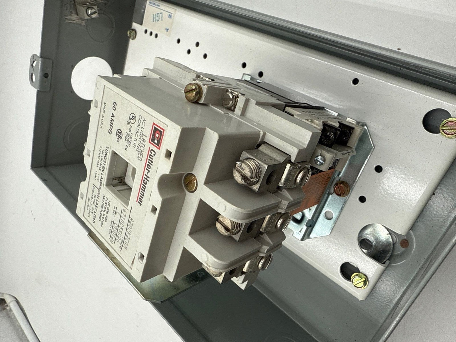 Cutler Hammer ECL04D1A3A Enclosed Lighting Contactor A202K2CAM 3P Coil 110/120V